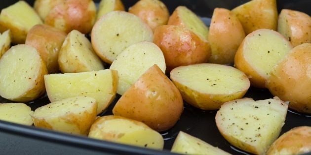 Cepti jaunie kartupeļi: vienkārša recepte