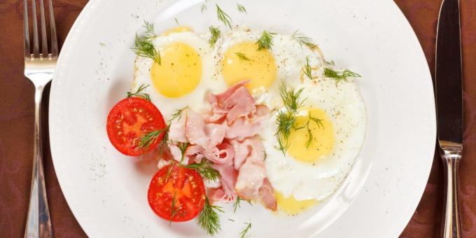Ceptas olas ar sīpoliem, sieru un zaļumiem: vienkārša recepte