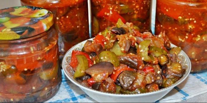 Delicious Baklažāni ziemā: baklažānu ar gurķiem un piparus tomātu mērcē