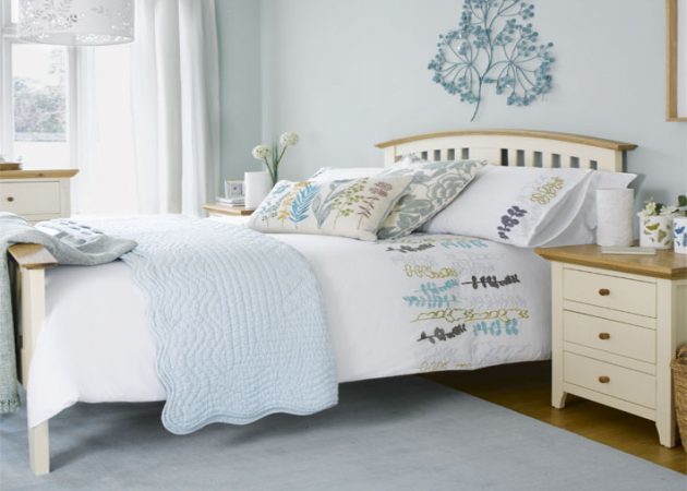 Mazs guļamistaba: sienas krāsas