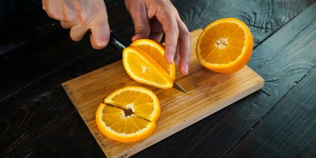 Aprikožu un apelsīnu ievārījums: sasmalciniet apelsīnus