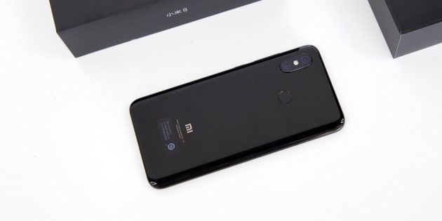 pārskats Xiaomi Mi 8