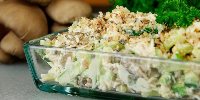Salāti ar sēnēm, gurķiem un olām: vienkārša recepte