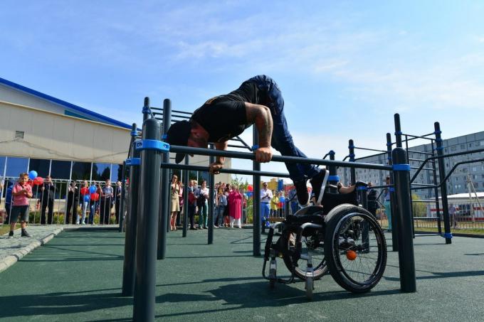 Cilvēki ar invaliditāti: Stanislav Burak sportistu powerlifter