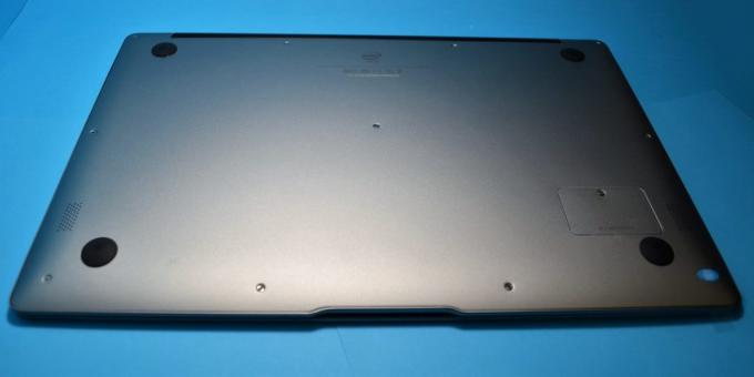 Chuwi LapBook Air. Apakšējā virsma