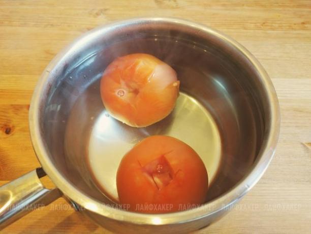 Nevīžīga Džo Burgera recepte: Ielieciet tomātus uz pāris minūtēm karstā ūdenī