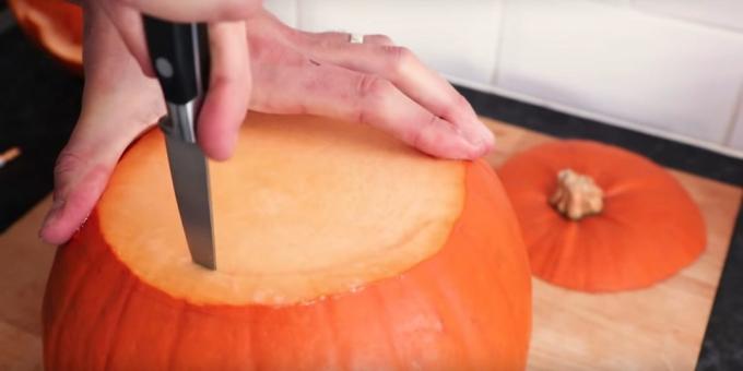 Kā samazināt ķirbju uz Halloween ar savām rokām: Cut mīkstumu