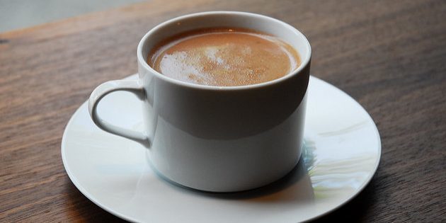 ko pievienot kafiju: kakao pulveris