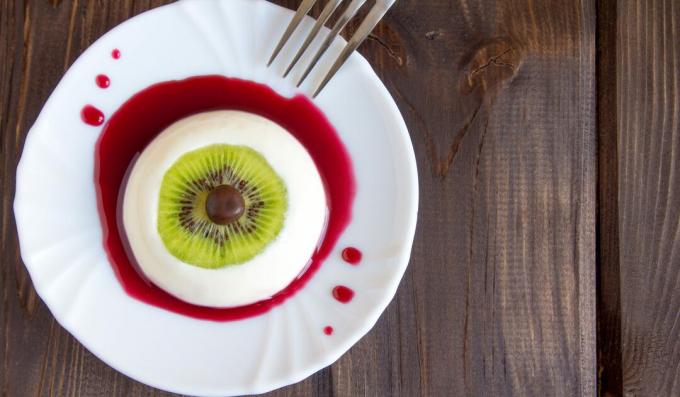 Panna Cotta " Creepy Eye" - oriģināls deserts Helovīnam