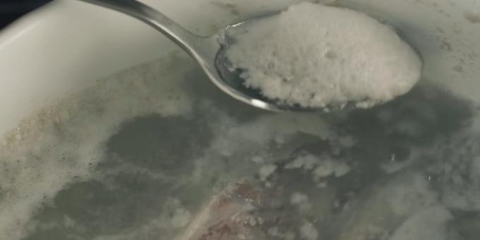 Soli pa solim recepte borscht: pirms vārīšanās, noņemt putu