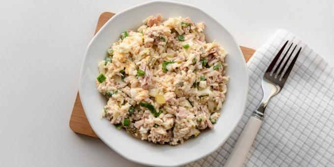 Salāti ar tunzivju konserviem, rīsiem un olām