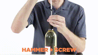 Kā atvērt vīna pudeli: āmuru un skrūvi